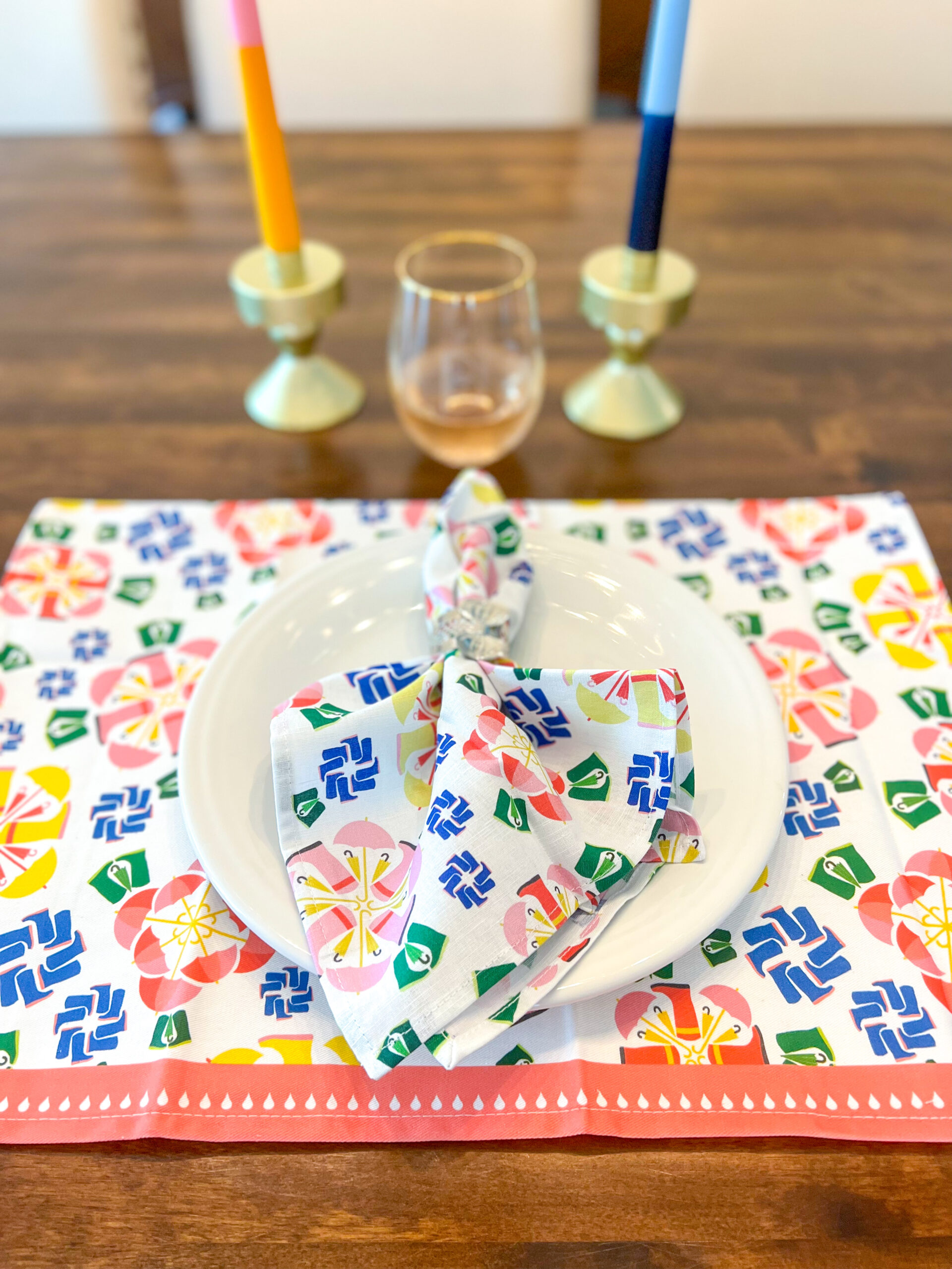 Honey and Hank Table Setting in Sunshine Showers